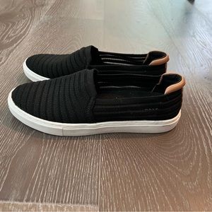 Kelly & Katie Estarr Slip-On mesh Sneaker flat size 6